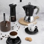 Sada 4 moderních designových Porcelánových šálků na Kávu s osmi tvářemi a Podšálkem Bialetti